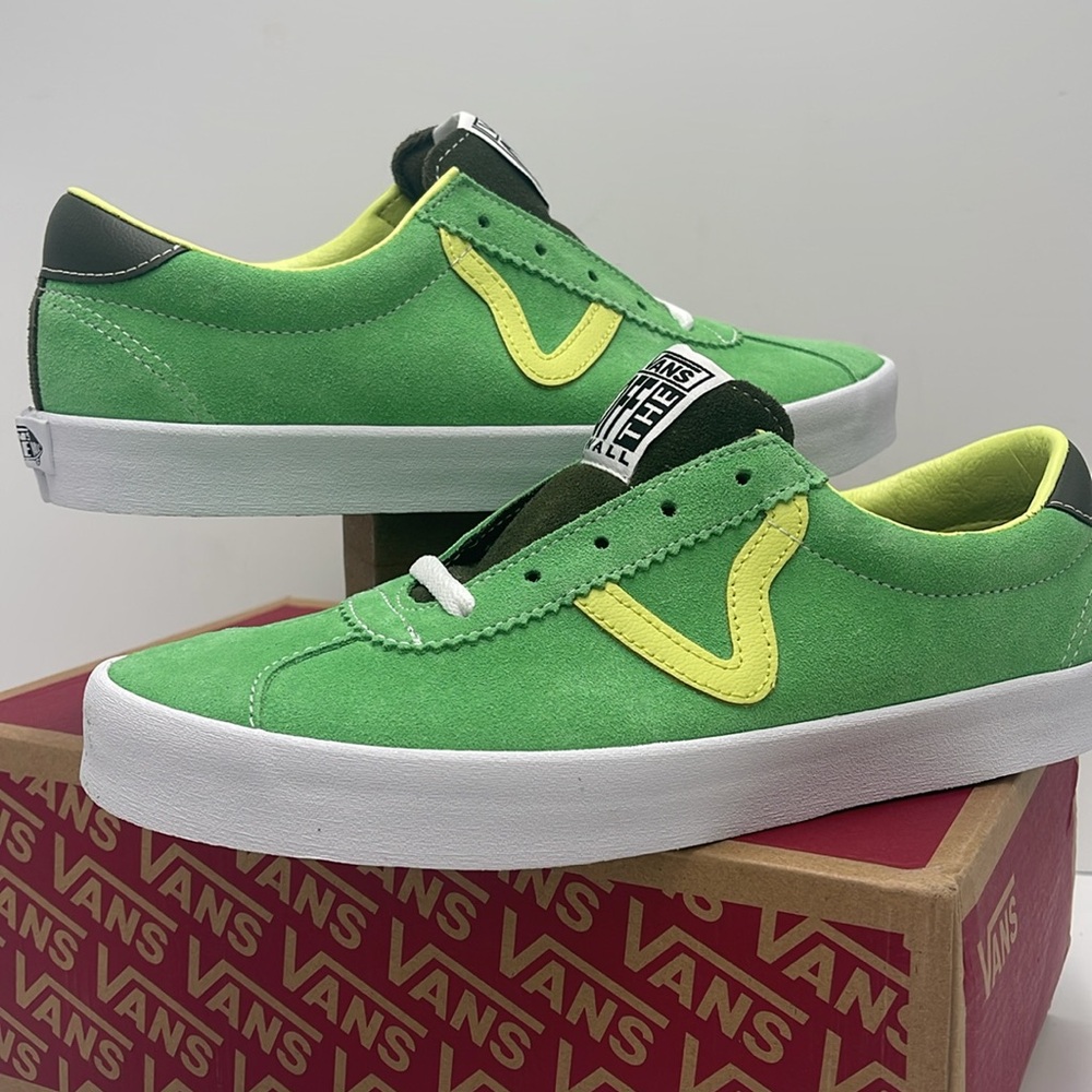 Vans WMNS Sport Low Sport Pop Green
VN000CQRCX2
Sneakers - Picture 1 of 16